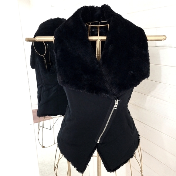Armani Exchange reversible faux fur vest - Picture 1 of 13